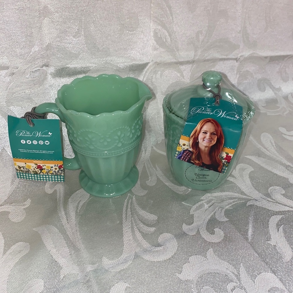 Pioneer woman jadeite cream and sugar set. New with tags retired vintage